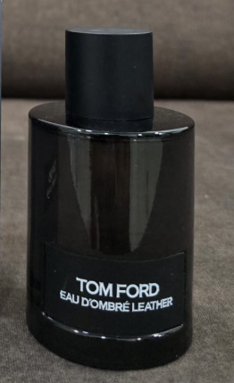 Tom Ford Ébène Fumé Eau de Parfum – Smoky Wood. Sacred Heat. Mystical Depth.