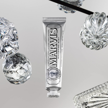 Marvis Whitening Toothpaste, Mint, 85ml, Promotes the Natural Whitening of the Teeth, Plaque Removal Toothpaste, Long-Lasting Freshness