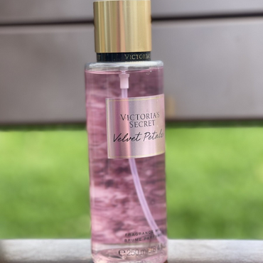 Victoria's Secret Velvet Petals Body Mist for Women (250 ml)